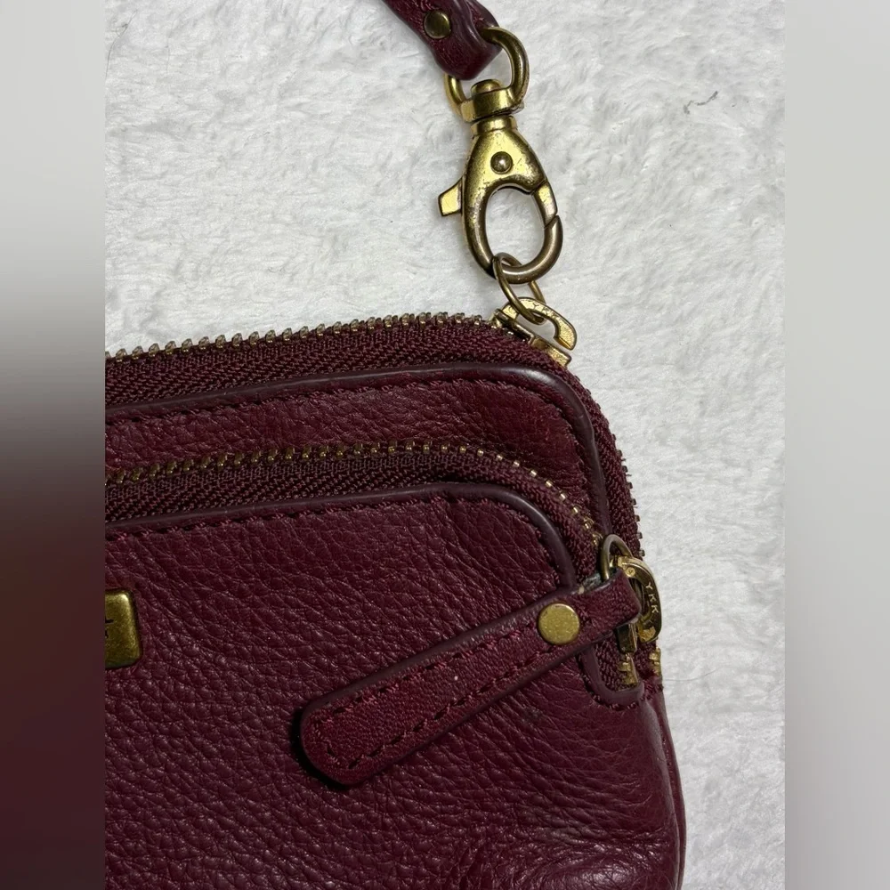 Fossil Women's Claret‎ Leather Wristlet